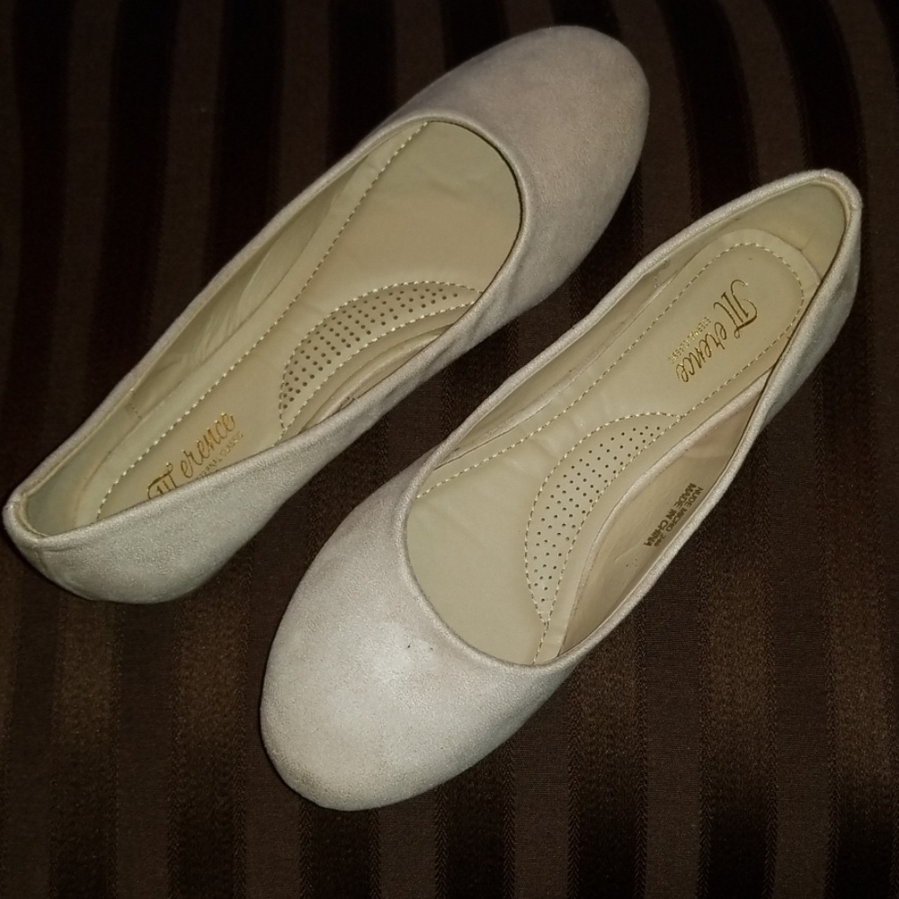 Beige ballet flats